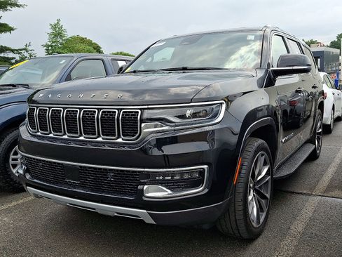 Used 2022 Jeep Wagoneer Series II w/ Premium Group I AWD/4WD image 2