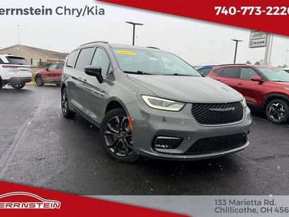 Used 2023 Chrysler Pacifica Touring-L w/ Road Tripper Package