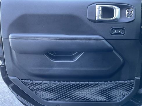 Used 2023 Jeep Gladiator Overland image 9