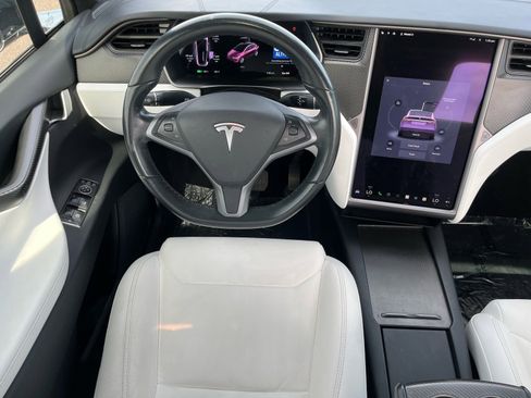 Used 2018 Tesla Model X 75D image 13
