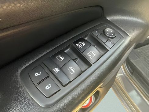 Used 2017 Jeep Grand Cherokee Altitude AWD/4WD image 15