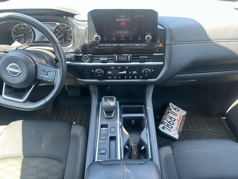 Used 2024 Nissan Pathfinder SV w/ Lighting Package (N92) FWD image 11