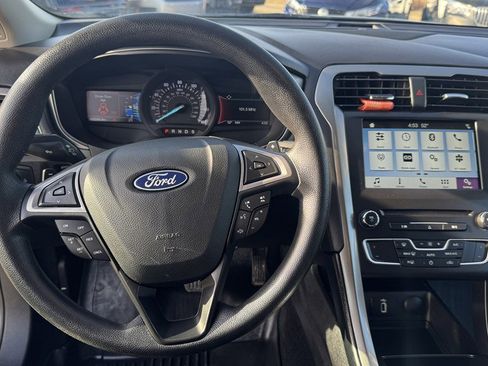 Used 2018 Ford Fusion SE w/ Fusion SE Technology Package image 17