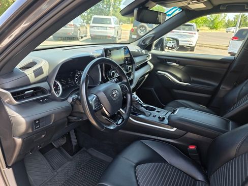 Used 2021 Toyota Highlander XSE image 11