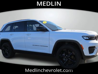 Used 2025 Jeep Grand Cherokee Laredo