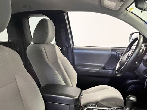 Used 2020 Toyota Tacoma SR image 11