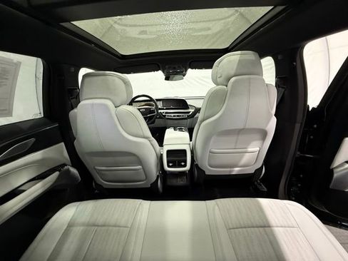 Used 2024 Cadillac Lyriq Sport image 28