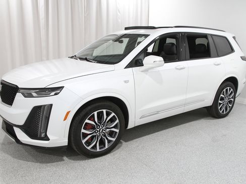 Used 2024 Cadillac XT6 Sport image 3