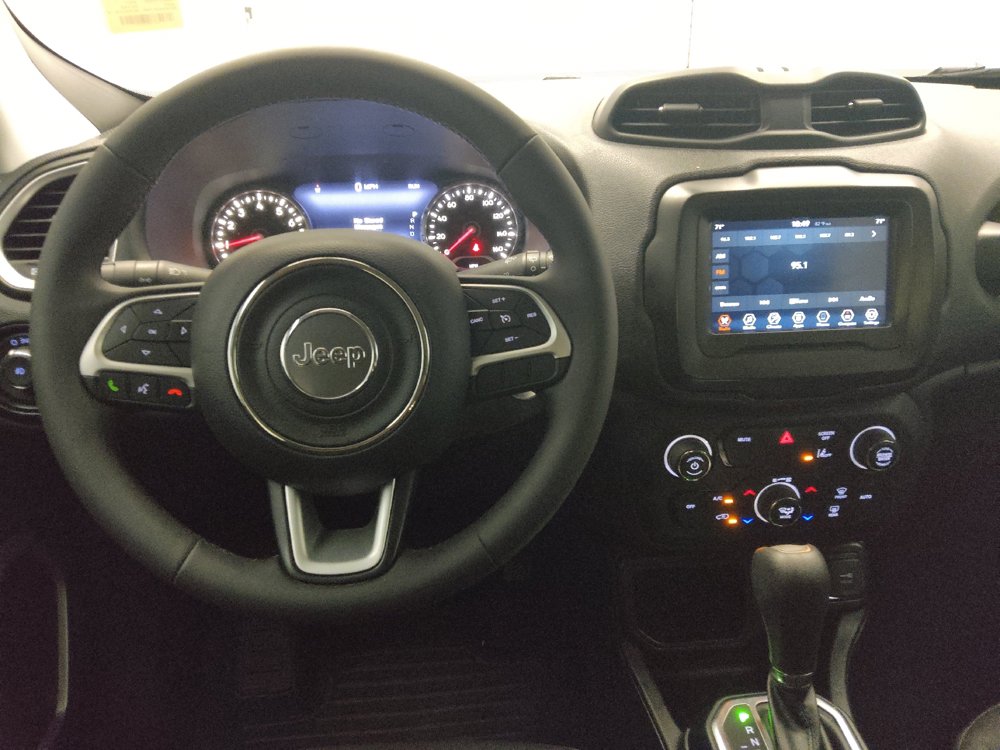 Used 2021 Jeep Renegade Latitude FWD image 22
