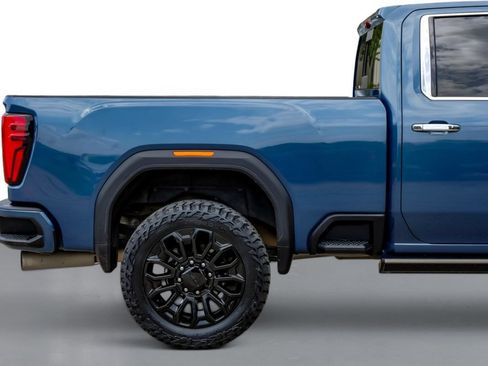Used 2024 GMC Sierra 2500 Denali Ultimate AWD/4WD image 6