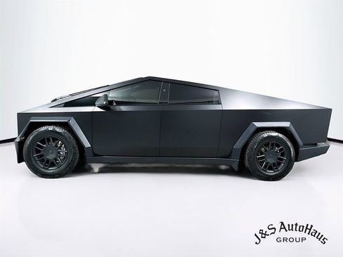 Used 2025 Tesla Cybertruck AWD Crew Cab image 4