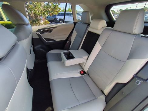 Used 2022 Toyota RAV4 XLE Premium image 14