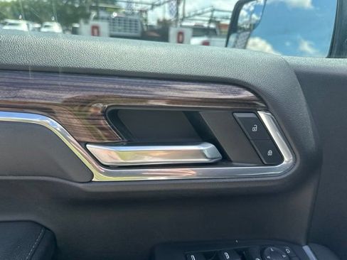 Used 2023 Chevrolet Silverado 1500 LT Trail Boss w/ LPO, Dark Essentials Package AWD/4WD image 12