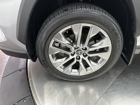 Used 2021 Toyota RAV4 XLE Premium image 34