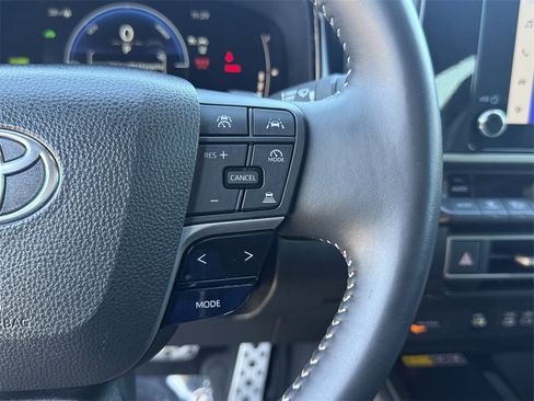 Used 2025 Toyota Camry SE image 22