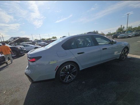 Used 2024 BMW i7 xDrive60 w/ Premium Package 2 AWD/4WD image 2
