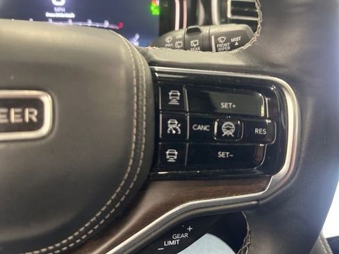 Used 2022 Jeep Grand Wagoneer Series II w/ Convenience Group III AWD/4WD image 40