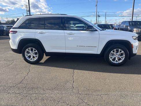 Used 2023 Jeep Grand Cherokee Limited image 6