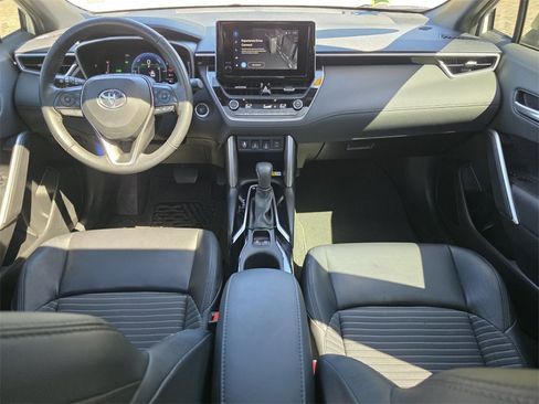 Used 2023 Toyota Corolla Cross SE w/ Convenience Package image 5