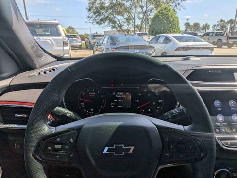 Used 2022 Chevrolet TrailBlazer RS w/ Sun and Liftgate Package FWD image 31