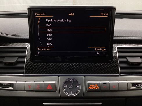 Used 2013 Audi S8 image 34