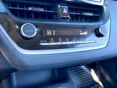 Used 2024 Toyota Corolla LE image 31