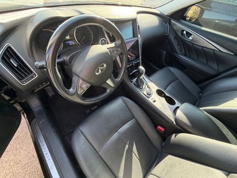 Used 2017 INFINITI Q50 2.0t w/ Moonroof Package RWD image 8