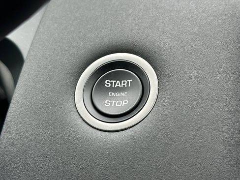 Used 2025 Land Rover Discovery Sport S image 34