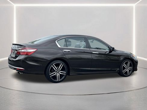 Used 2016 Honda Accord Sport image 19