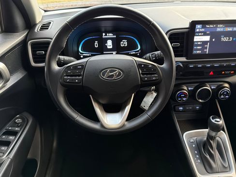 Certified 2023 Hyundai Venue SEL image 18