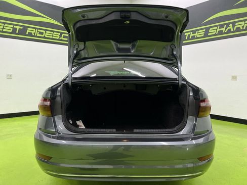 Used 2019 Volkswagen Jetta SE w/ Cold Weather Package image 9