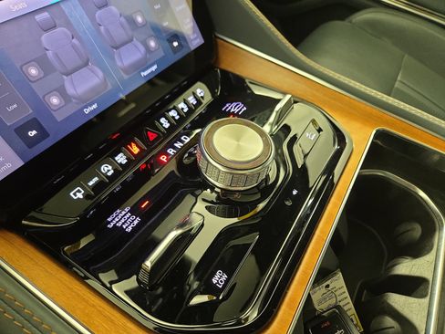 Used 2023 Jeep Grand Wagoneer L Series II w/ Premium Group II image 26