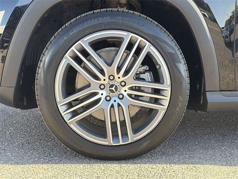 Used 2024 Mercedes-Benz GLS 450 4MATIC image 10
