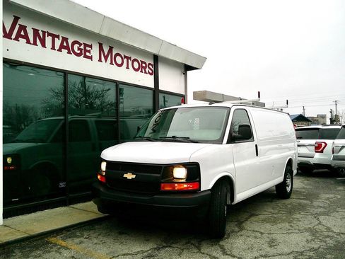 Used 2017 Chevrolet Express 2500 image 1