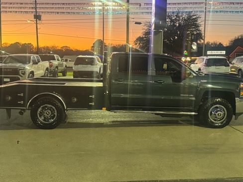 Used 2018 Chevrolet Silverado 3500 LT w/ LT Convenience Package image 3