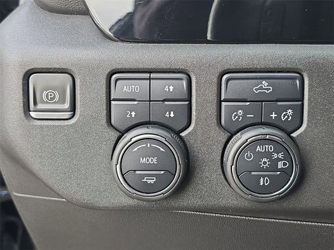 Used 2022 Chevrolet Silverado 1500 LT Trail Boss w/ Convenience Package II image 18