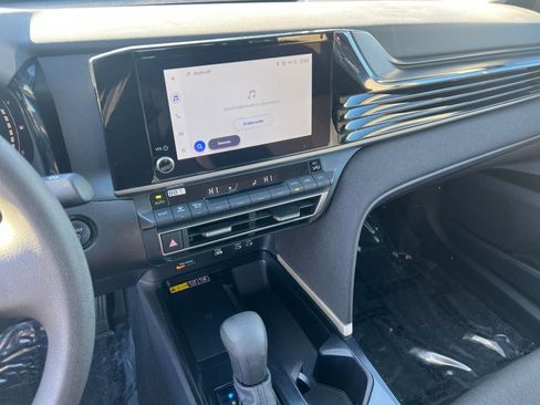 Used 2025 Toyota Camry LE image 21