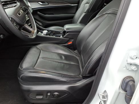 Used 2023 Jeep Grand Cherokee L Overland image 13