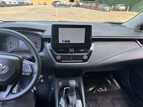 Used 2025 Toyota Corolla LE FWD image 32