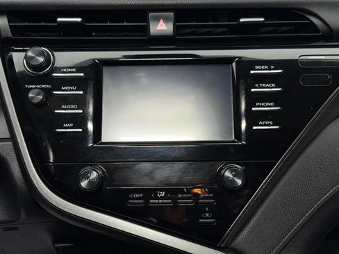 Used 2019 Toyota Camry SE FWD image 21