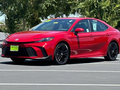 Used 2025 Toyota Camry SE FWD image 16