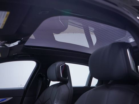 Used 2025 BMW 740i w/ Premium Package image 8