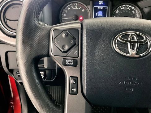 Used 2017 Toyota Tacoma TRD Sport w/ Tow Package (A/T) image 11