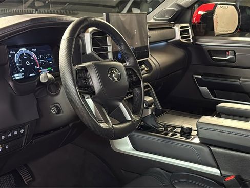 Used 2025 Toyota Sequoia Platinum image 31