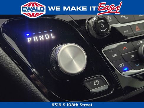 New 2026 Chrysler Pacifica Select image 6