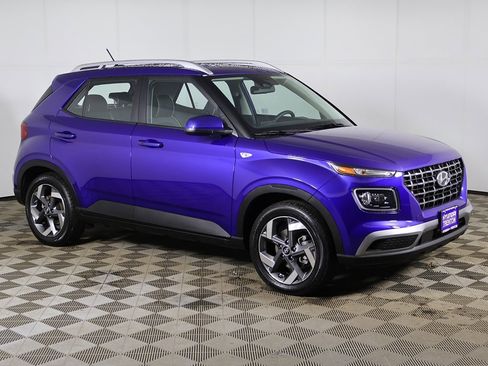 Certified 2025 Hyundai Venue Limited image 2