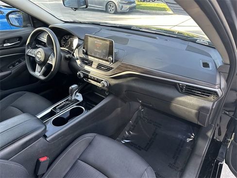 Used 2024 Nissan Altima 2.5 SV image 16