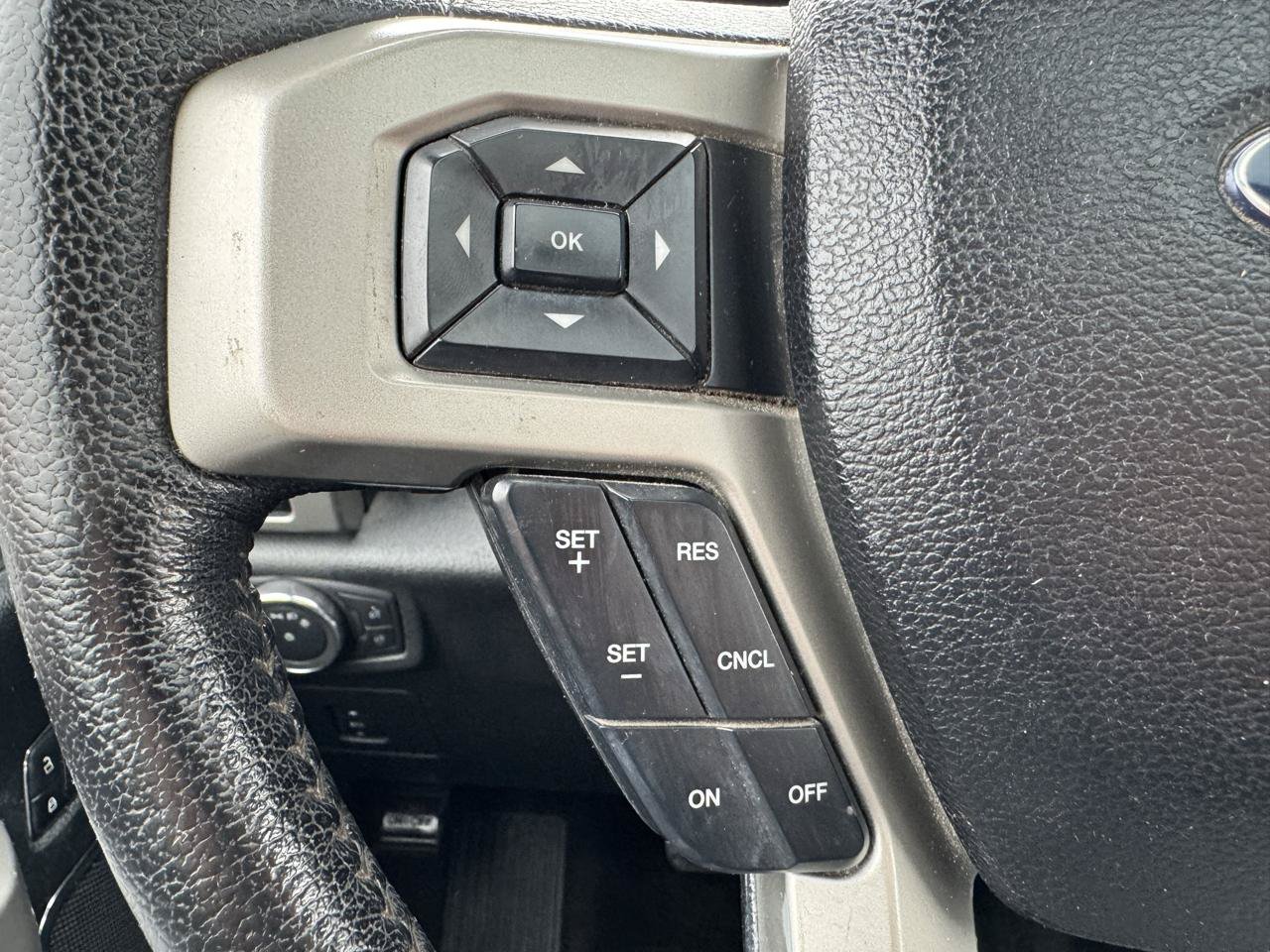 Used 2015 Ford F150 Lariat w/ Equipment Group 502A Luxury AWD/4WD image 22