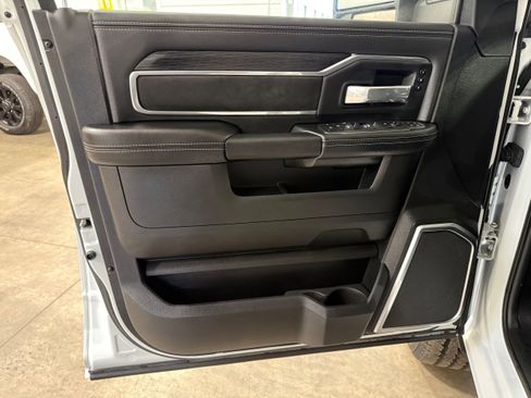 Used 2024 RAM 2500 Laramie w/ Night Edition image 38