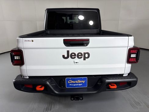 Used 2025 Jeep Gladiator Mojave w/ Safety Group AWD/4WD image 7